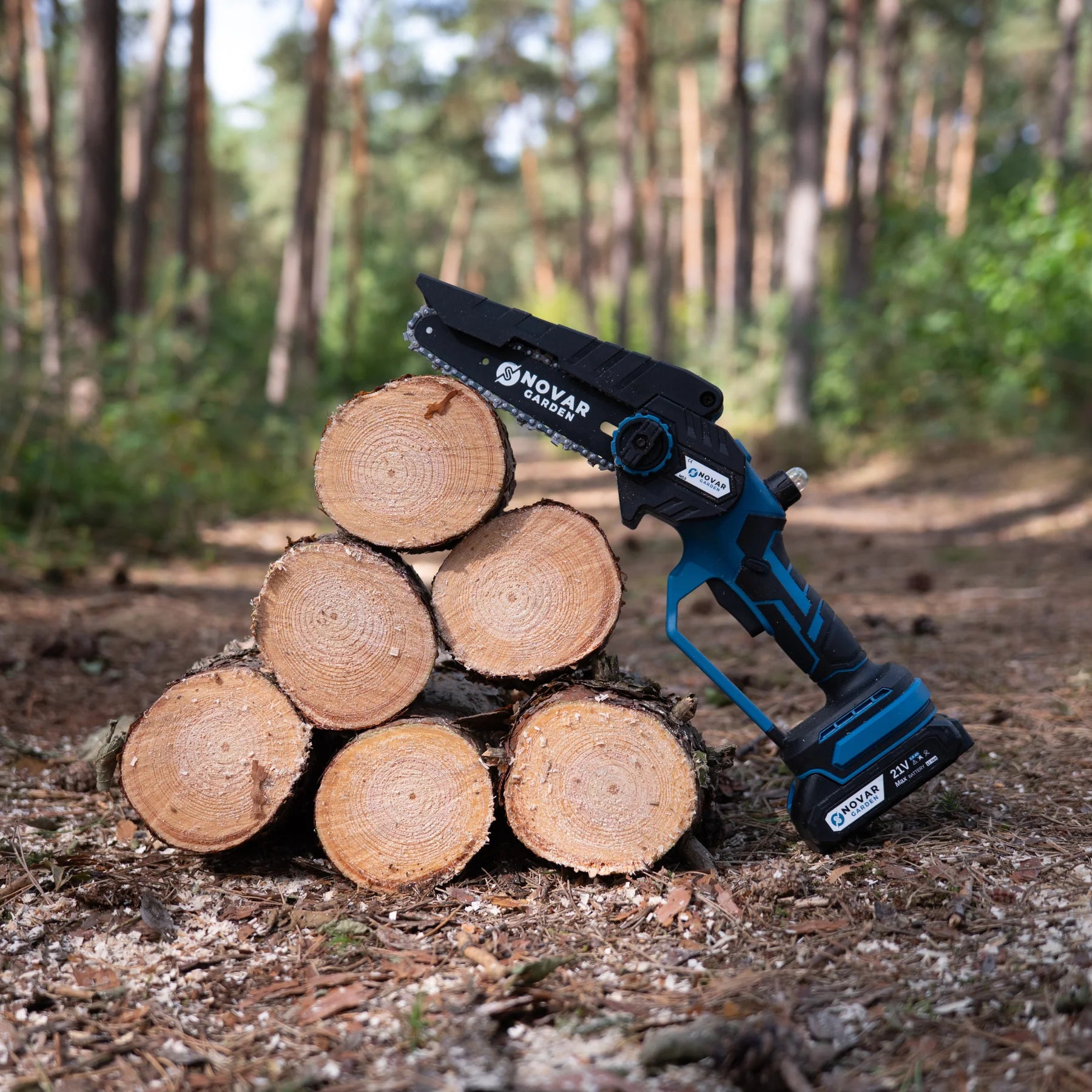 NOVAR™︎ Mini Chainsaw & Telescopic Pole + 2 FREE BATTERIES